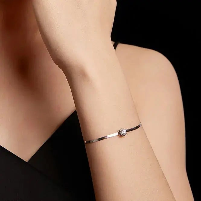 Send girlfriend flower bracelet and Valentine's Day jewelry - FluxDigital