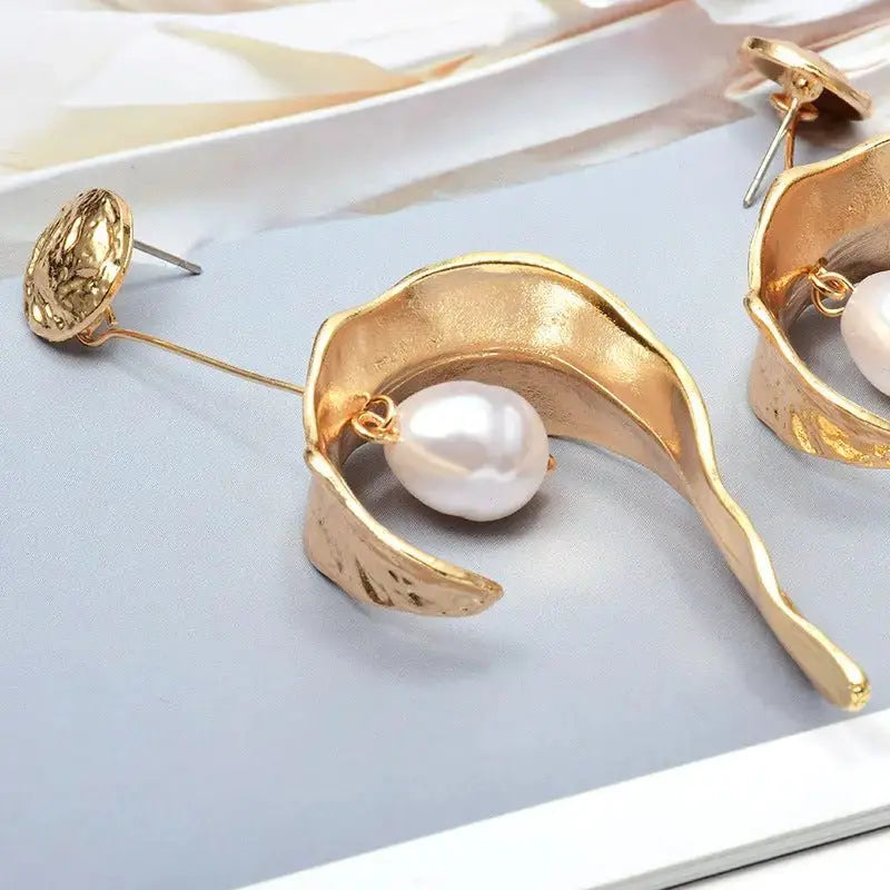Ladies Fashion Earrings Heart Pearl Metal Jewelry - FluxDigital